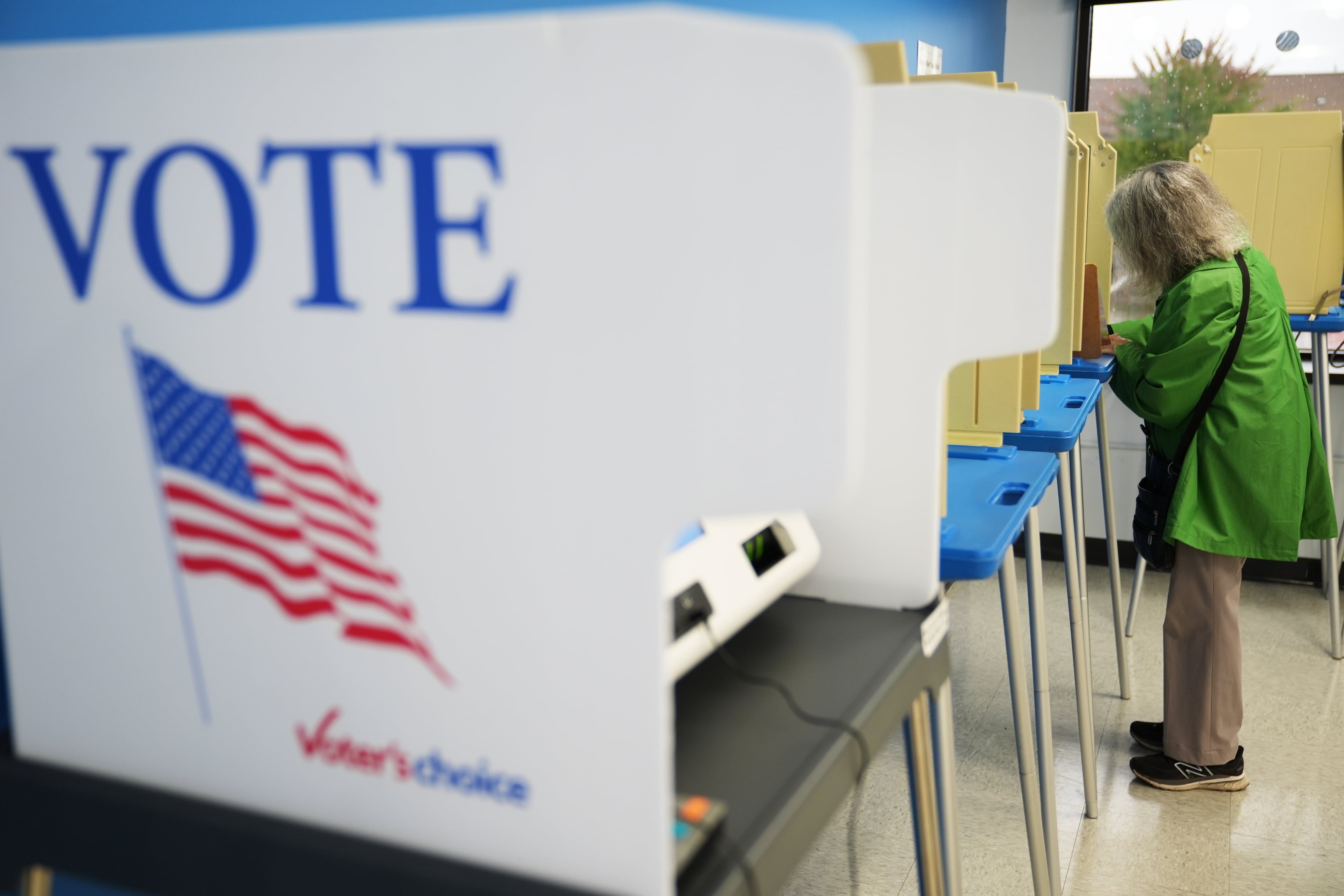Georgia Gubernatorial Race Tight as Early Voting Nears; Senate Race Sees Ossoff Lead