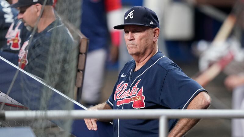 Braves re-sign manager Brian Snitker through 2025