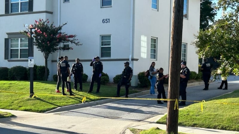 17-year-old shot at Atlanta apartment complex, police say