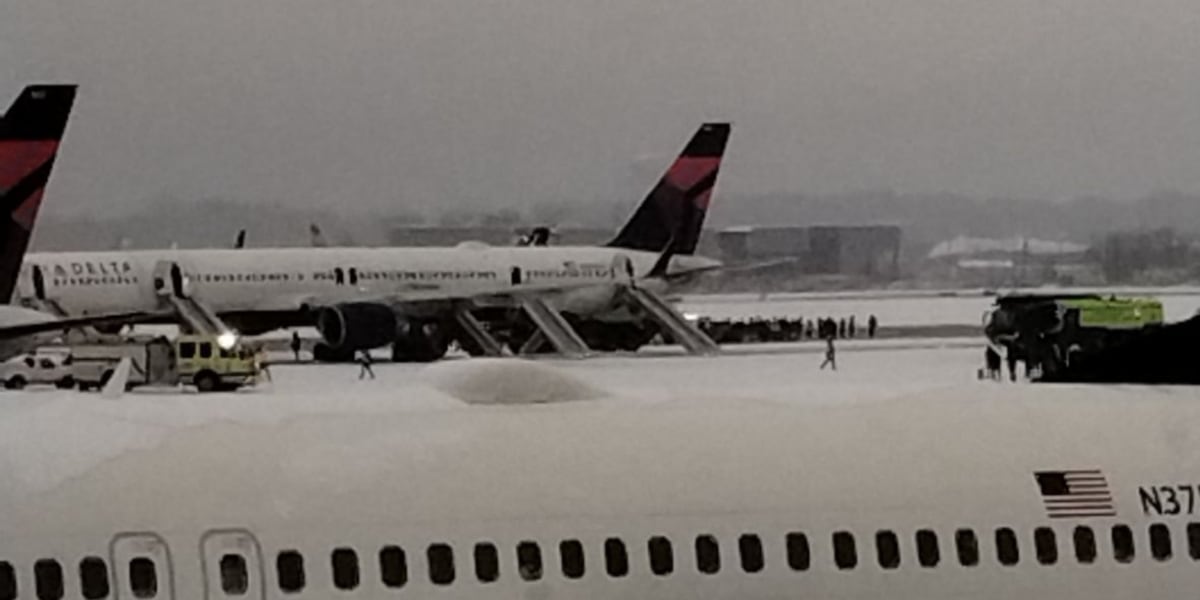 VIDEO: Delta flight aborts takeoff at Atlanta airport VIDEO: Delta flight aborts takeoff at Atlanta airport
