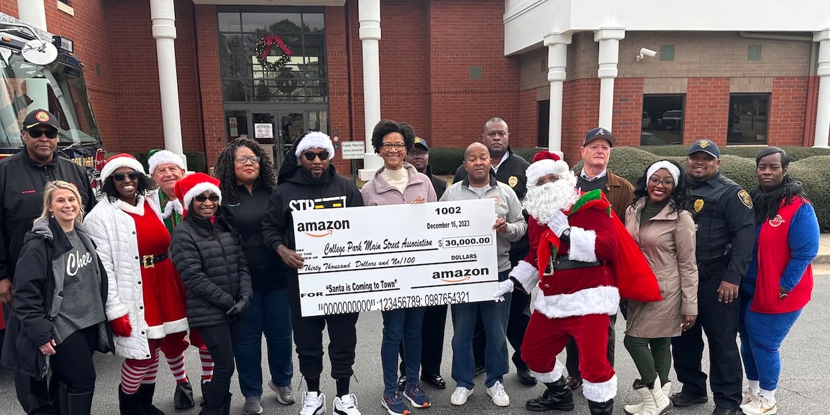 Santa Claws Rapper Rapper Jeezy and Santa Claus give out toys in College Park with help ...