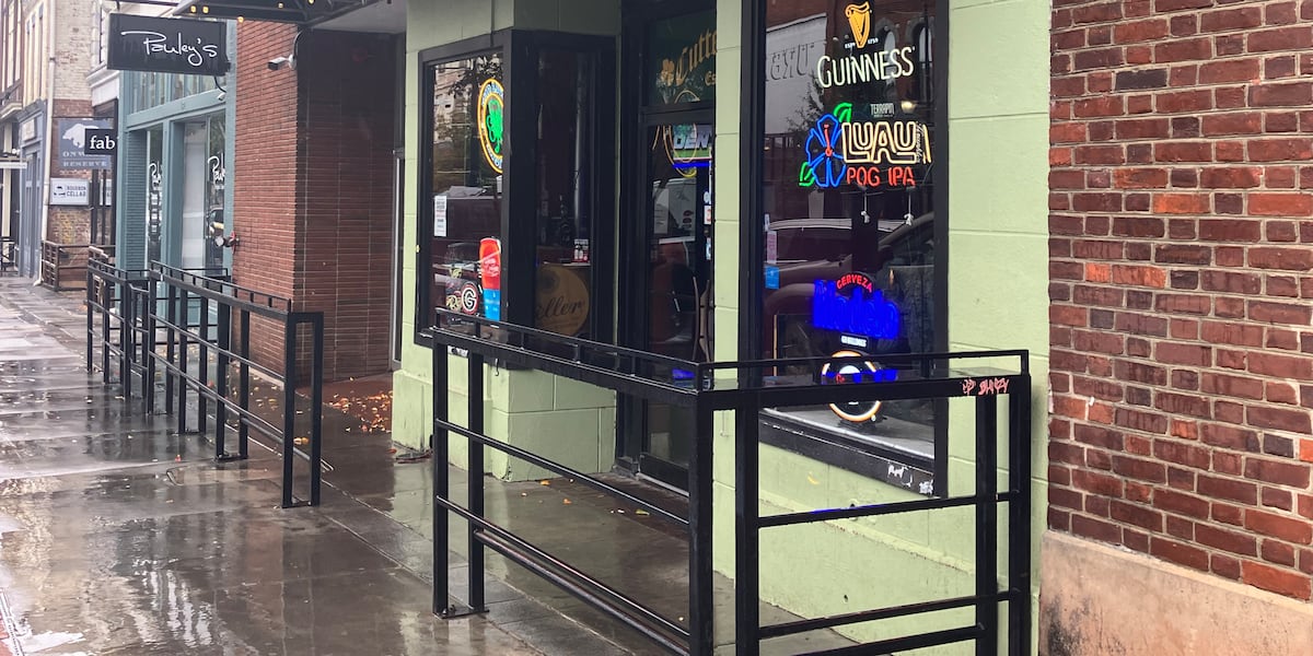 Athens Jewish community reacts to man in Nazi uniform being arrested for assault