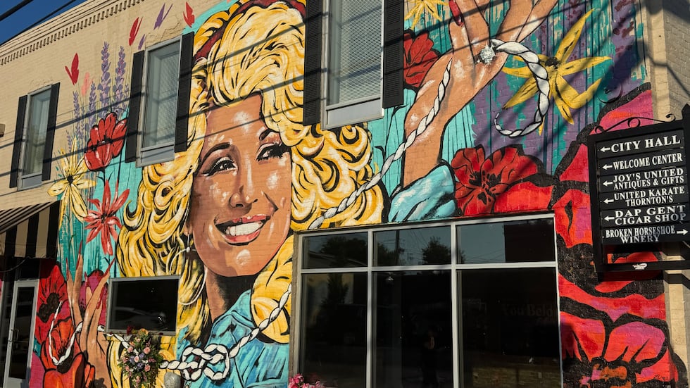 Dolly Parton mural in Ringgold, Georgia