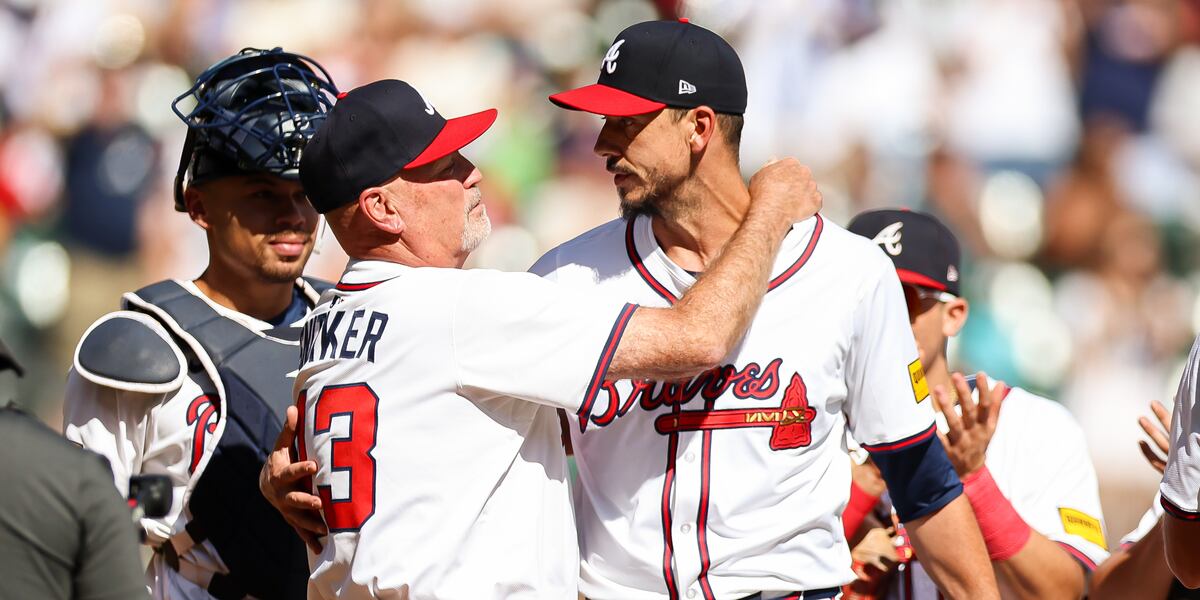 Braves’ Charlie Morton greeted by family, thunderous applause after ...