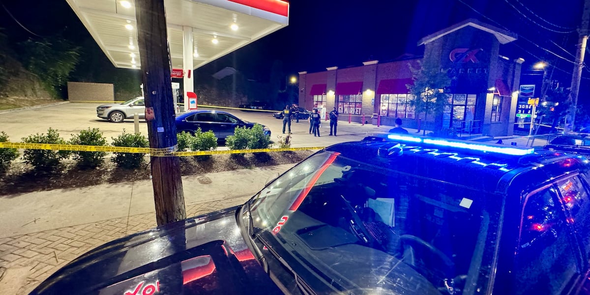 Man shot outside gas station in northwest Atlanta