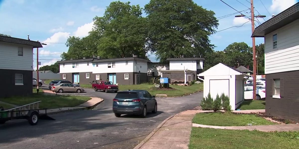 Residents of Atlanta townhome complex fear eviction, allege ‘unlivable’ conditions Residents of Atlanta townhome complex fear eviction, allege ‘unlivable’ conditions