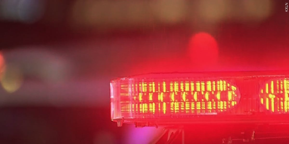 Man shot at southwest Atlanta shopping center, police say