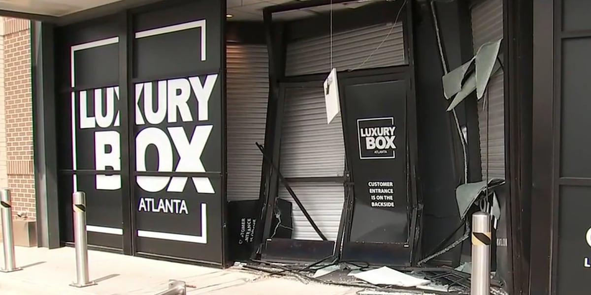 Atlanta clothing store targeted by burglars using U-Haul in attempted smash-and-grab