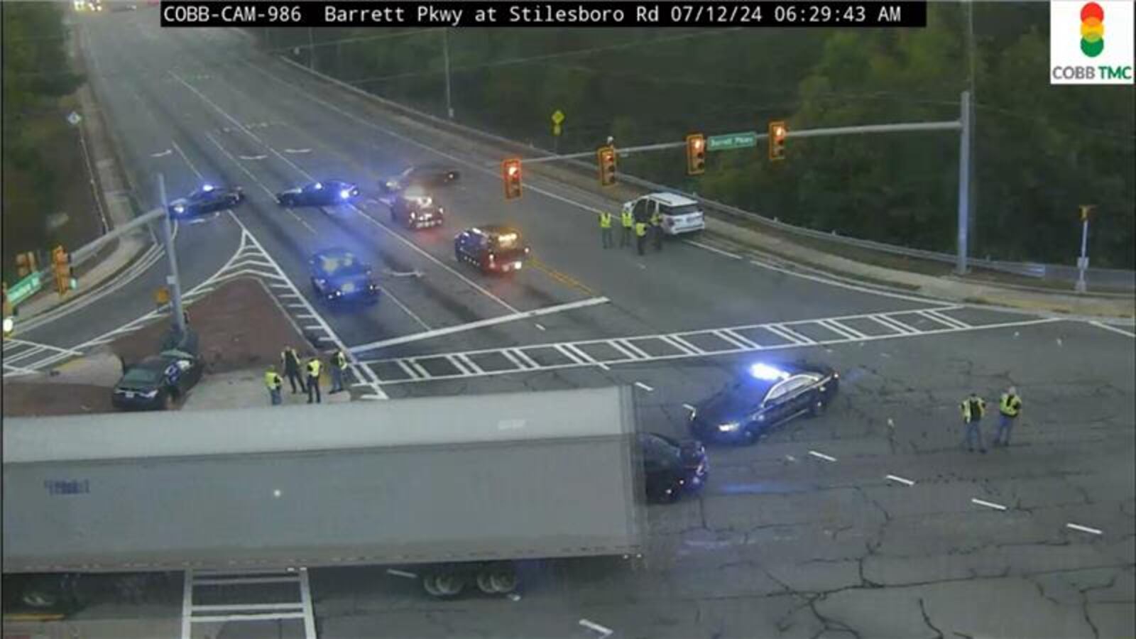 1 killed in Ernest Barrett Parkway crash, Cobb County police say