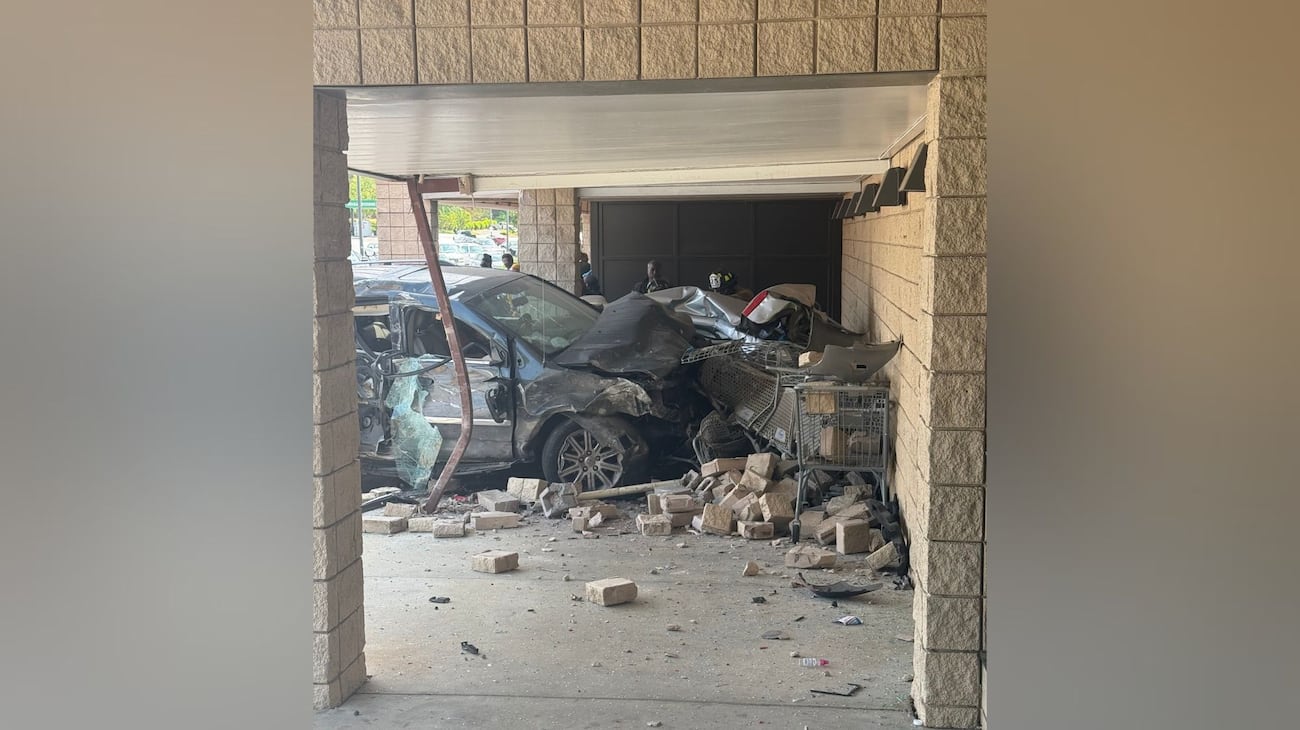 1 dead, 2 injured after car crashes into DeKalb County Kroger