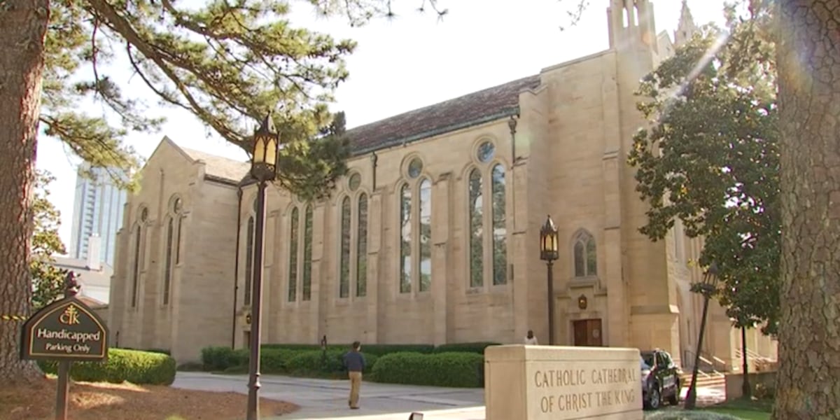 LIVE: Atlanta Catholics watch, rejoice as conclave announces they’ve chosen a new pope LIVE: Atlanta Catholics watch, rejoice as conclave announces they’ve chosen a new pope