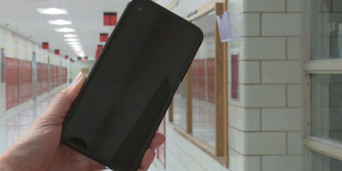 The great cell phone debate: How Metro Atlanta schools districts are handling personal devices