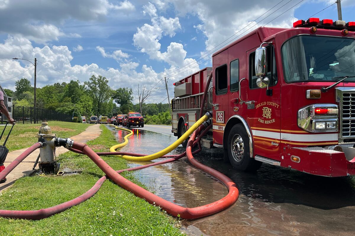 1 dead, several injured after apartment building bursts into flames in ...